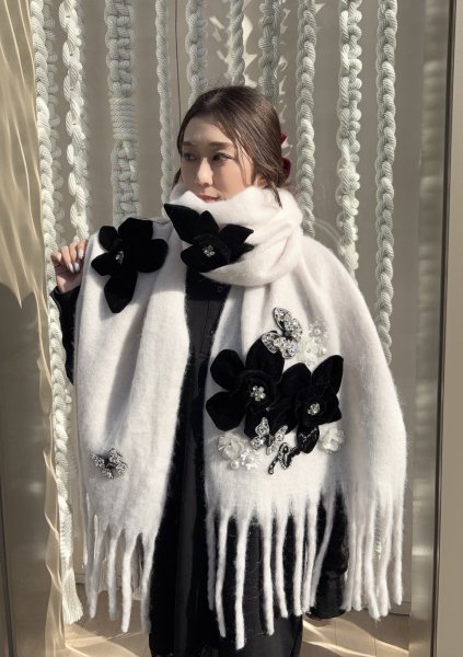 画像1: PANDAflourbutterflyマフラーwhite　＊12月上旬入荷ご予約＊   (1)